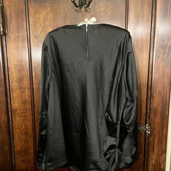 NWT Universal Standard Black Satin Blouse (Size M or 1X/18-20) - Picture 4 of 5
